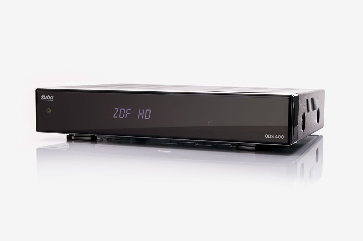 Ein schwarzer Fuba ODS 400 Receiver mit digitaler Anzeige „ZDF HD“ auf der Front, seitlich belüftet.